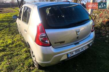 Хетчбек Dacia Sandero 2010 в Рівному