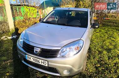 Хэтчбек Dacia Sandero 2010 в Ровно