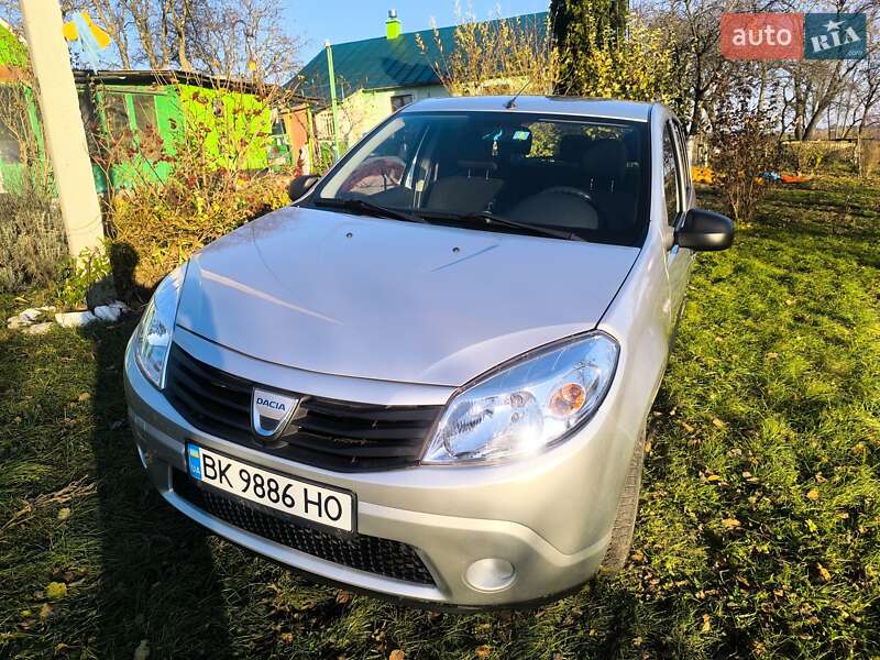 Хетчбек Dacia Sandero 2010 в Рівному