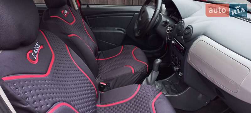 Хэтчбек Dacia Sandero 2010 в Быковке