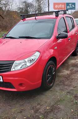 Хетчбек Dacia Sandero 2010 в Биківці