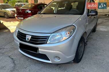 Хэтчбек Dacia Sandero 2009 в Днепре