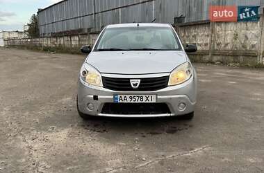 Хэтчбек Dacia Sandero 2012 в Луцке