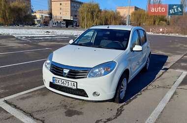 Хетчбек Dacia Sandero 2010 в Кам'янець-Подільському