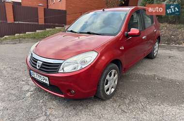 Хэтчбек Dacia Sandero 2010 в Днепре