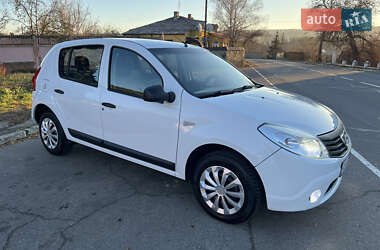 Хэтчбек Dacia Sandero 2011 в Могилев-Подольске