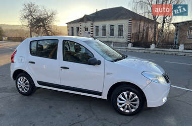 Хэтчбек Dacia Sandero 2011 в Могилев-Подольске