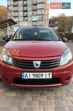 Хэтчбек Dacia Sandero 2012 в Киеве