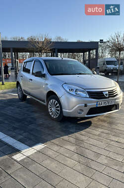 Хэтчбек Dacia Sandero 2012 в Луцке