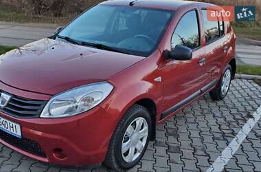 Хетчбек Dacia Sandero 2012 в Винниках