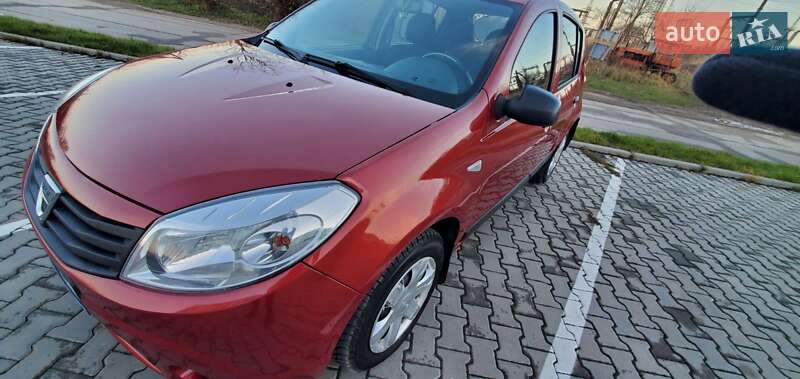 Хэтчбек Dacia Sandero 2012 в Винниках
