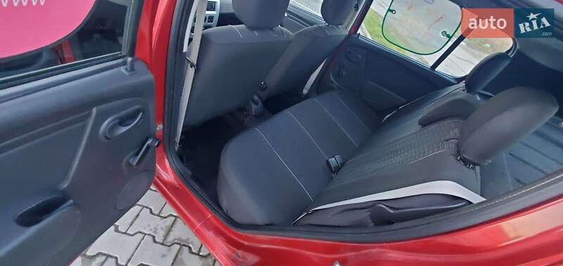 Хэтчбек Dacia Sandero 2012 в Винниках