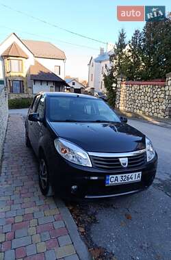 Хэтчбек Dacia Sandero 2010 в Тернополе