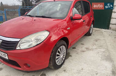 Хэтчбек Dacia Sandero 2009 в 