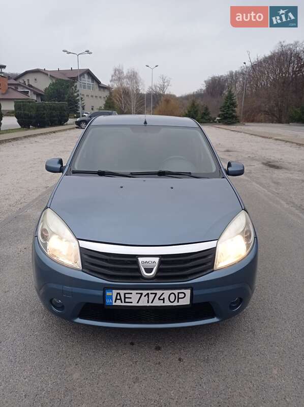 Хетчбек Dacia Sandero 2008 в Дніпрі