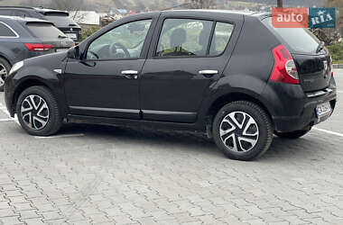 Хетчбек Dacia Sandero 2010 в Бережанах