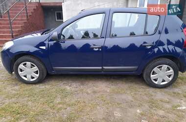 Хэтчбек Dacia Sandero 2009 в Ровно