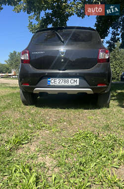 Хетчбек Dacia Sandero 2014 в Чернівцях