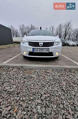 Хетчбек Dacia Sandero 2010 в Умані