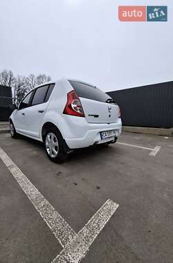 Хетчбек Dacia Sandero 2010 в Умані