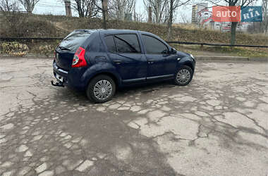 Хэтчбек Dacia Sandero 2010 в Днепре