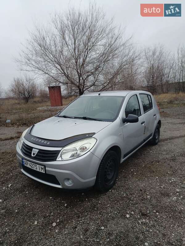 Хетчбек Dacia Sandero 2010 в Запоріжжі