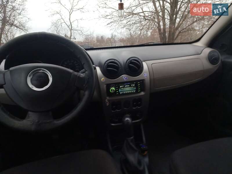 Хэтчбек Dacia Sandero 2010 в Запорожье