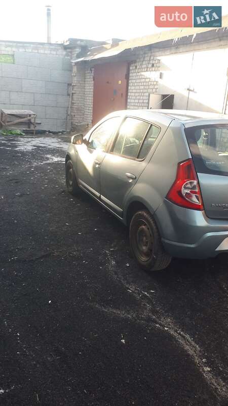 Хэтчбек Dacia Sandero 2009 в Черкассах