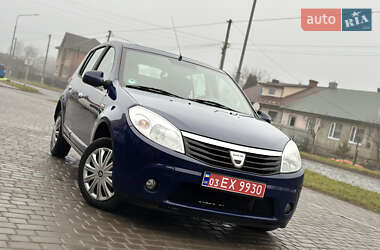 Хетчбек Dacia Sandero 2009 в Володимирі