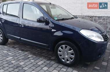 Хетчбек Dacia Sandero 2011 в Ходореві