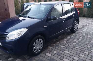 Хетчбек Dacia Sandero 2011 в Ходореві