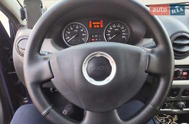 Хэтчбек Dacia Sandero 2010 в 