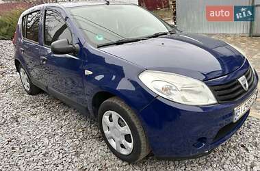 Хэтчбек Dacia Sandero 2009 в Хороле