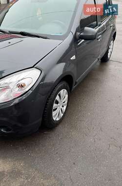 Хэтчбек Dacia Sandero 2010 в Харькове