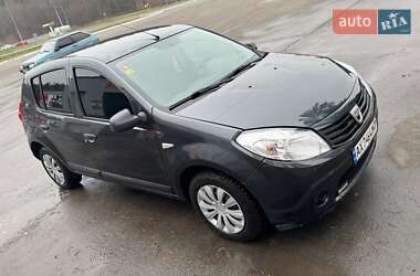 Хэтчбек Dacia Sandero 2010 в Харькове