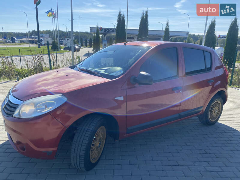 Хэтчбек Dacia Sandero 2012 в Львове