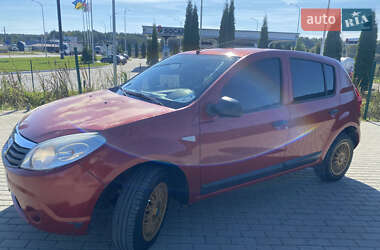 Хэтчбек Dacia Sandero 2012 в Львове