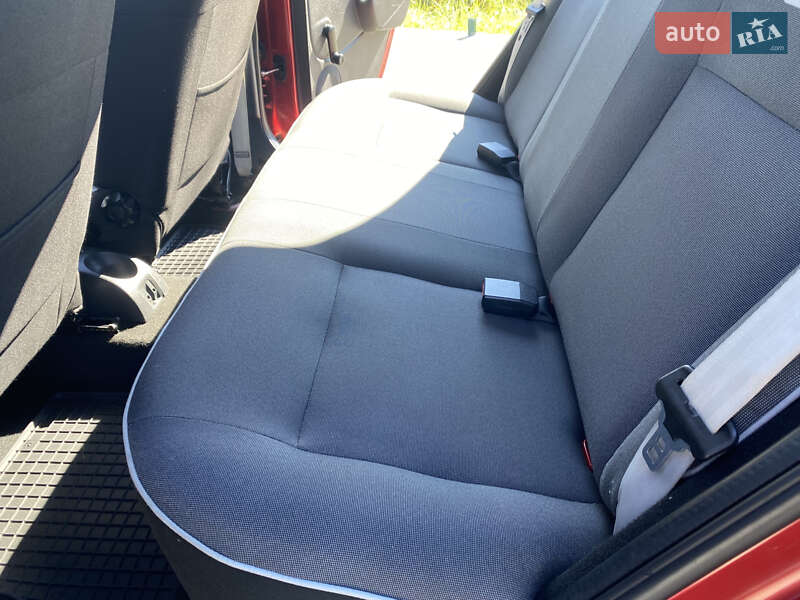 Хэтчбек Dacia Sandero 2012 в Львове