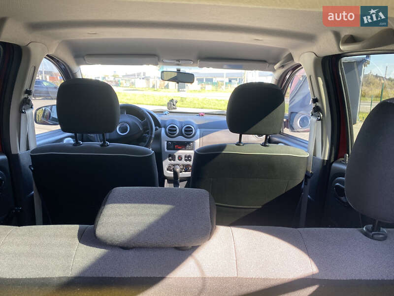 Хэтчбек Dacia Sandero 2012 в Львове