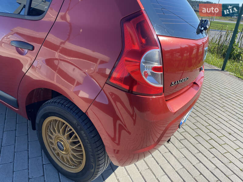 Хэтчбек Dacia Sandero 2012 в Львове