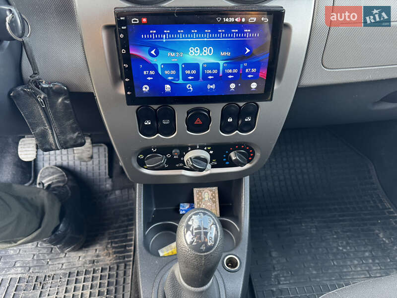 Хетчбек Dacia Sandero 2011 в Захарівці