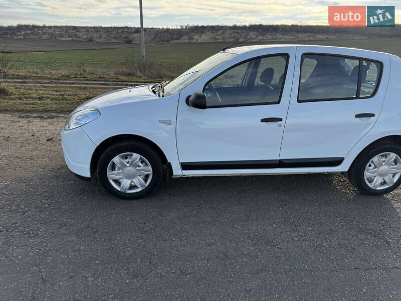Хетчбек Dacia Sandero 2011 в Захарівці
