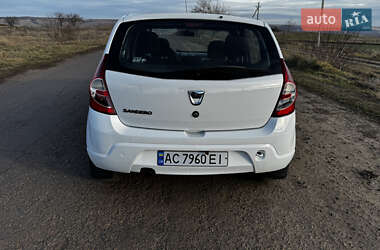 Хэтчбек Dacia Sandero 2011 в Захарьевке