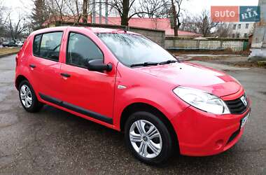 Хэтчбек Dacia Sandero 2009 в Ромнах