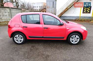 Хэтчбек Dacia Sandero 2009 в Ромнах