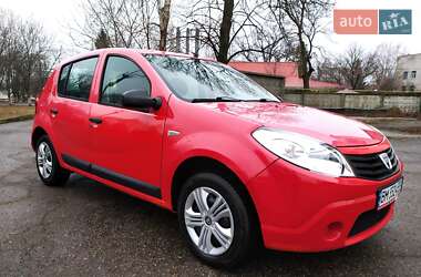 Хэтчбек Dacia Sandero 2009 в Ромнах