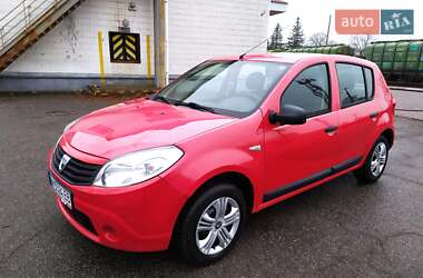 Хетчбек Dacia Sandero 2009 в Ромнах