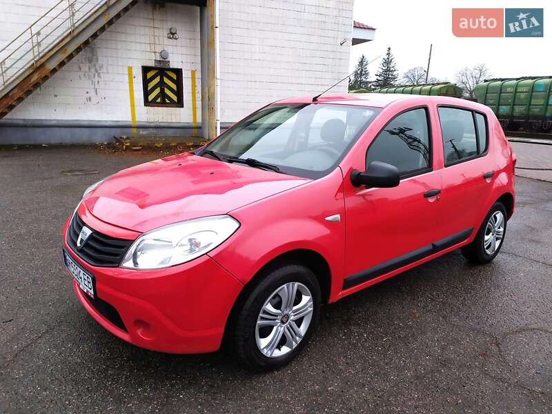 Хэтчбек Dacia Sandero 2009 в Ромнах