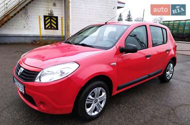 Хэтчбек Dacia Sandero 2009 в Ромнах