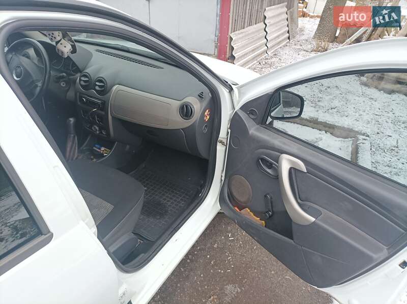 Хетчбек Dacia Sandero 2008 в Липовій Долині